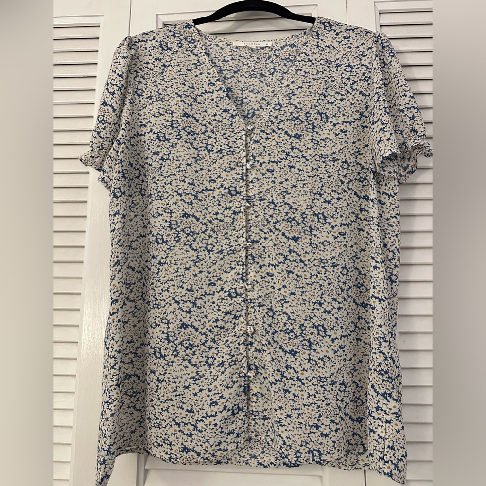 Women’s medium floral blouse